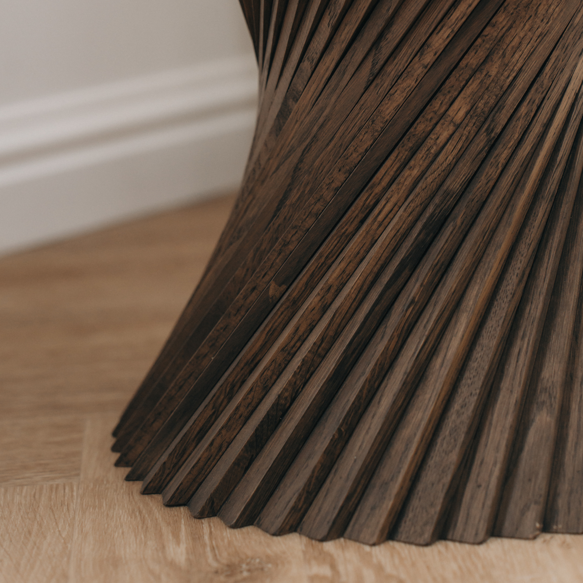 Hyperbel Side Table